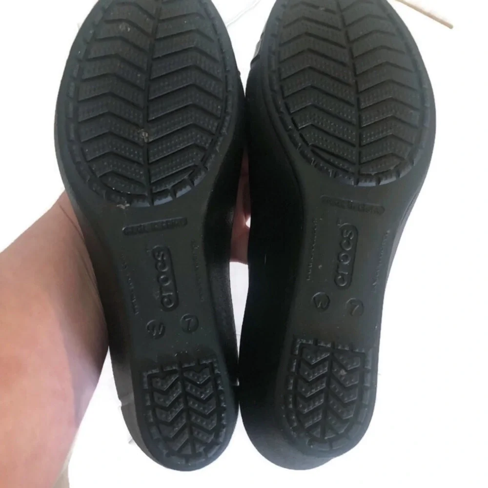CROCS Black Patent Cap Toe Wedge Platforms High Heels Shoes Womens Sz 7